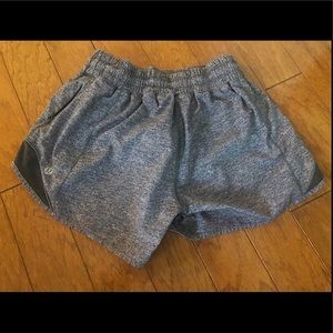 Gray Lululemon Hotty Hot shorts Size 4, 4 inch